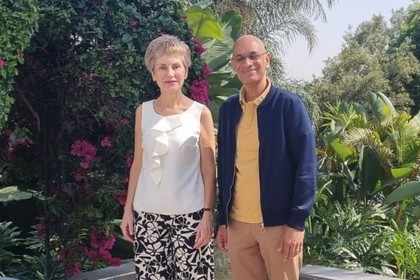 Среща на посланик Павлова с проф. Карендра Деврууп, представител на Департамента за изпълнителски  изкуства на Университета по технологии на Тсване 